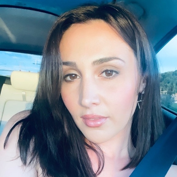 Meet your Posher, Jessica - Picture 1 of 1